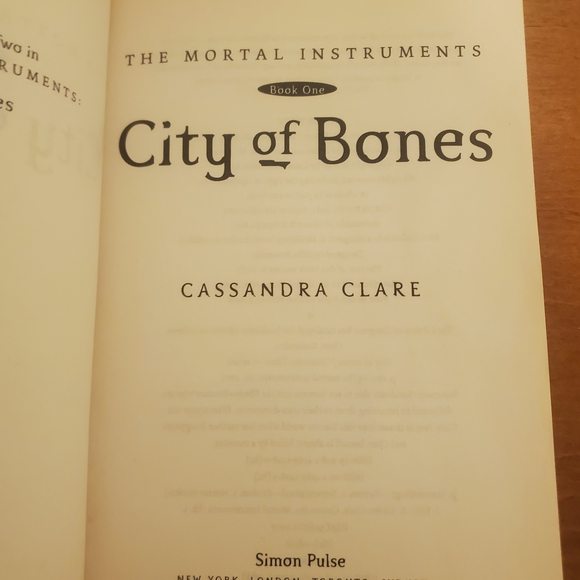 The Mortal Instruments Books 1&2 By Cassandra Clare Paperback - Picture 4 of 7